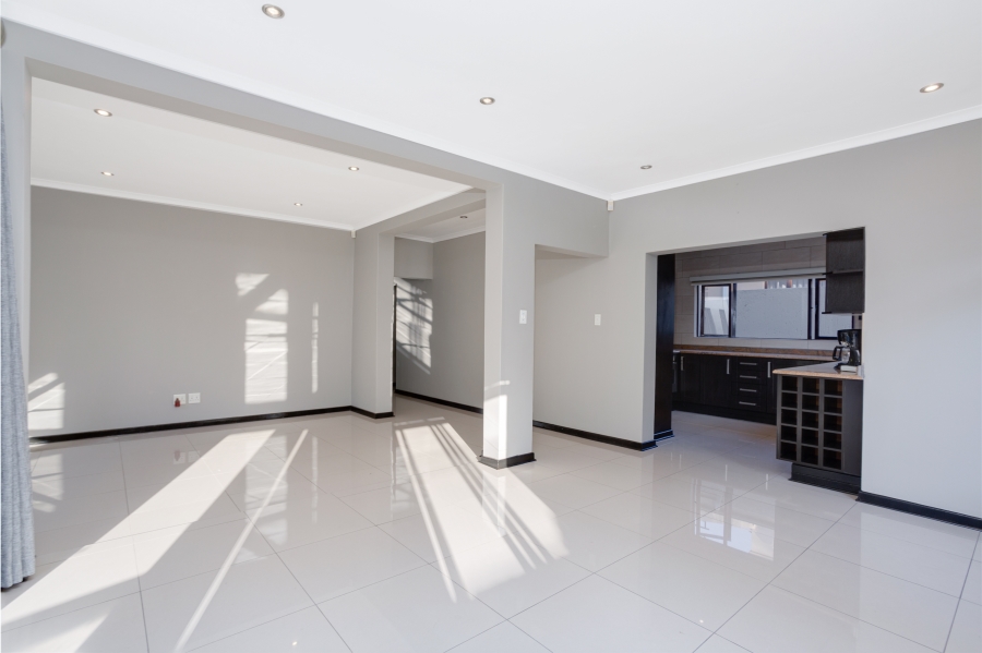 To Let 3 Bedroom Property for Rent in Broadacres Gauteng