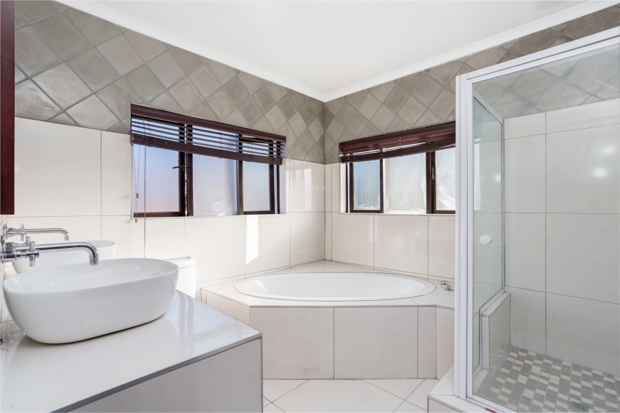 To Let 3 Bedroom Property for Rent in Broadacres Gauteng