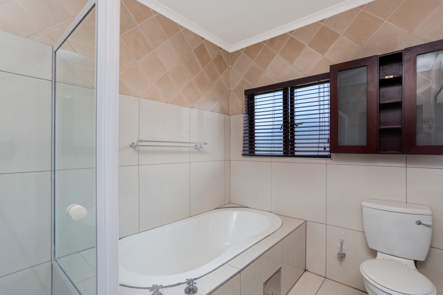To Let 3 Bedroom Property for Rent in Broadacres Gauteng