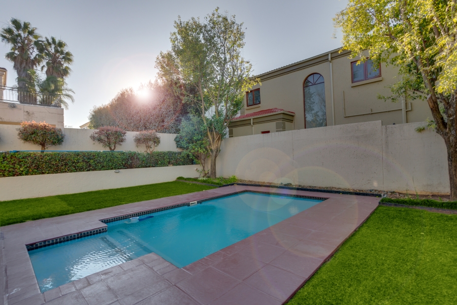 To Let 3 Bedroom Property for Rent in Broadacres Gauteng