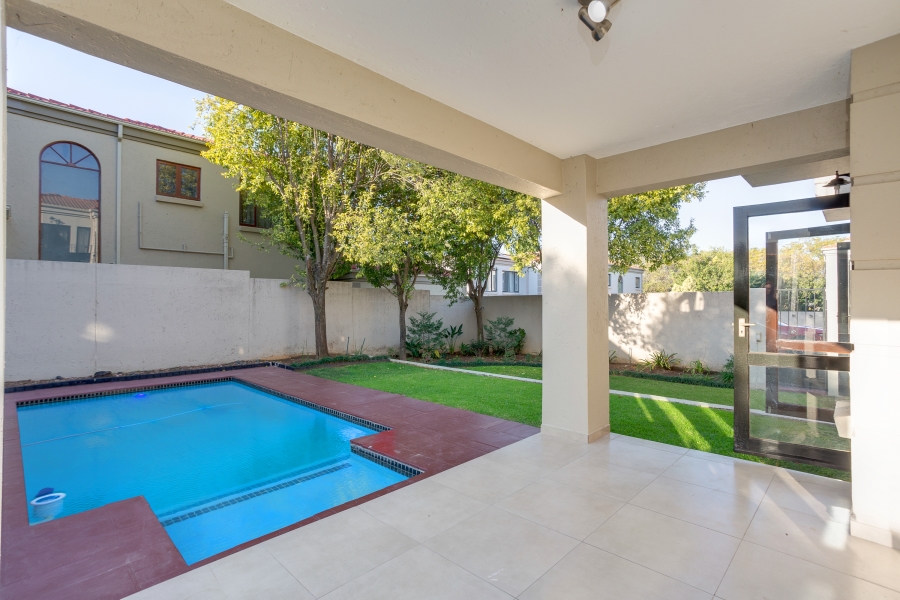 To Let 3 Bedroom Property for Rent in Broadacres Gauteng
