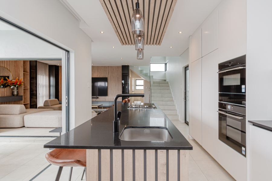 To Let 4 Bedroom Property for Rent in Lonehill Gauteng