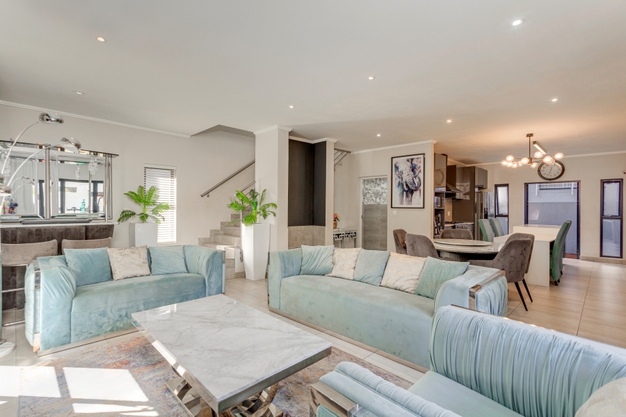 To Let 4 Bedroom Property for Rent in Bryanston Gauteng