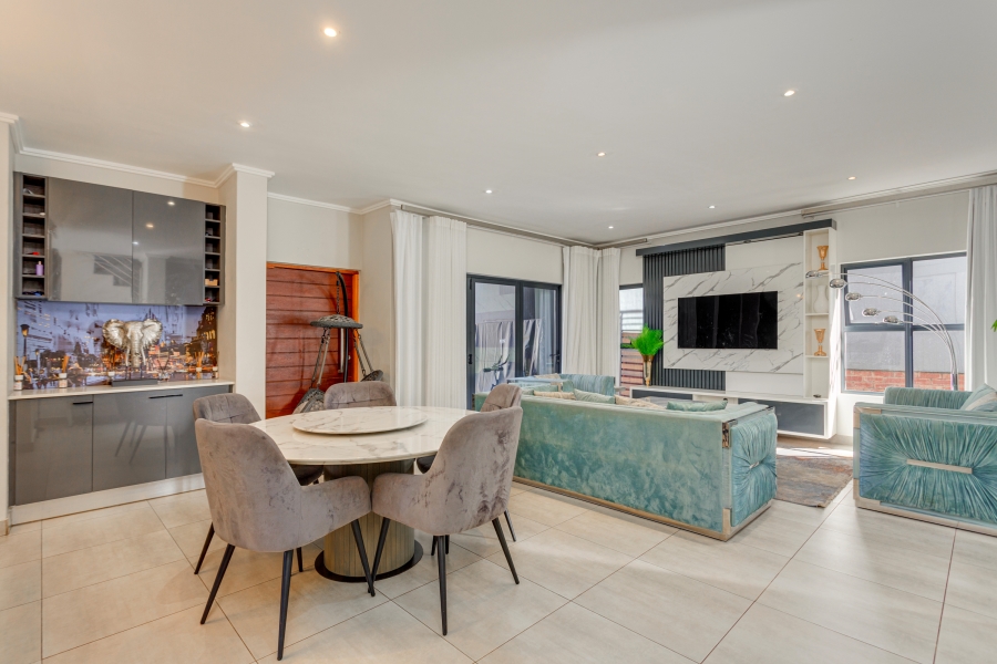To Let 4 Bedroom Property for Rent in Bryanston Gauteng