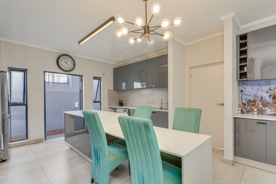 To Let 4 Bedroom Property for Rent in Bryanston Gauteng