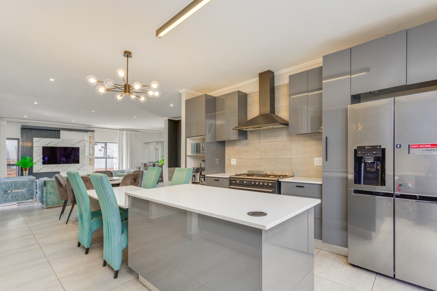 To Let 4 Bedroom Property for Rent in Bryanston Gauteng