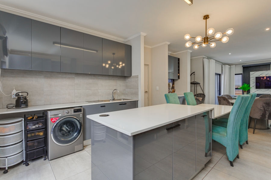 To Let 4 Bedroom Property for Rent in Bryanston Gauteng