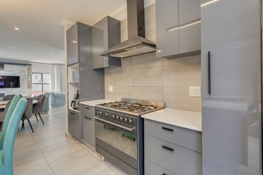 To Let 4 Bedroom Property for Rent in Bryanston Gauteng