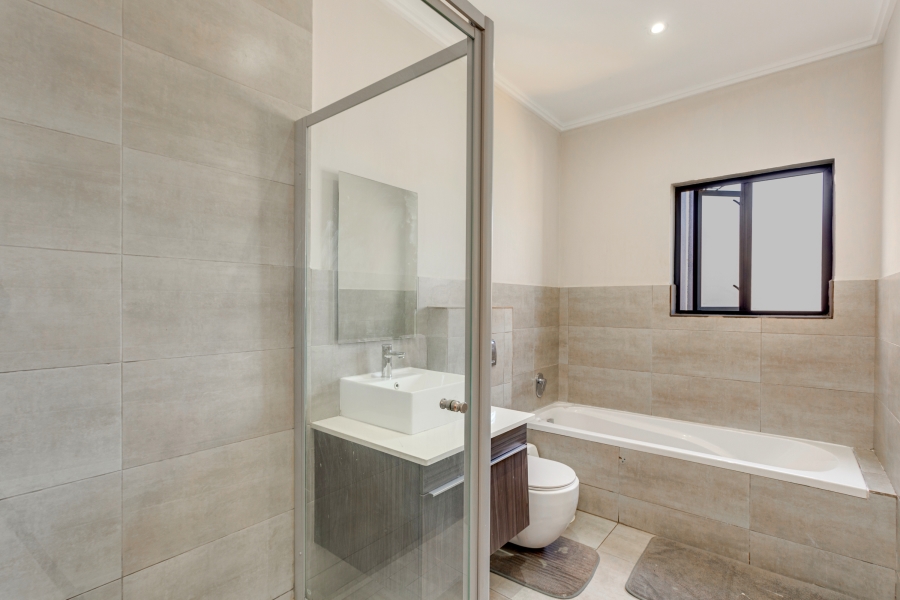 To Let 4 Bedroom Property for Rent in Bryanston Gauteng
