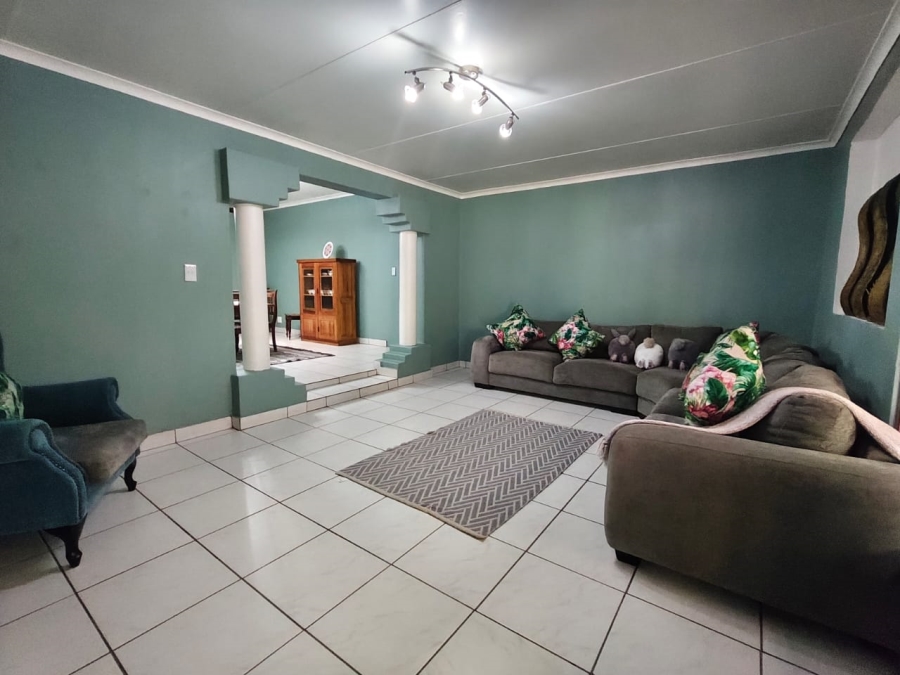 6 Bedroom Property for Sale in Brackenhurst Gauteng