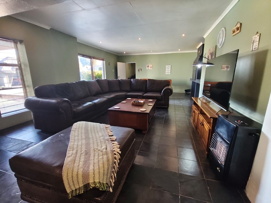 6 Bedroom Property for Sale in Brackenhurst Gauteng