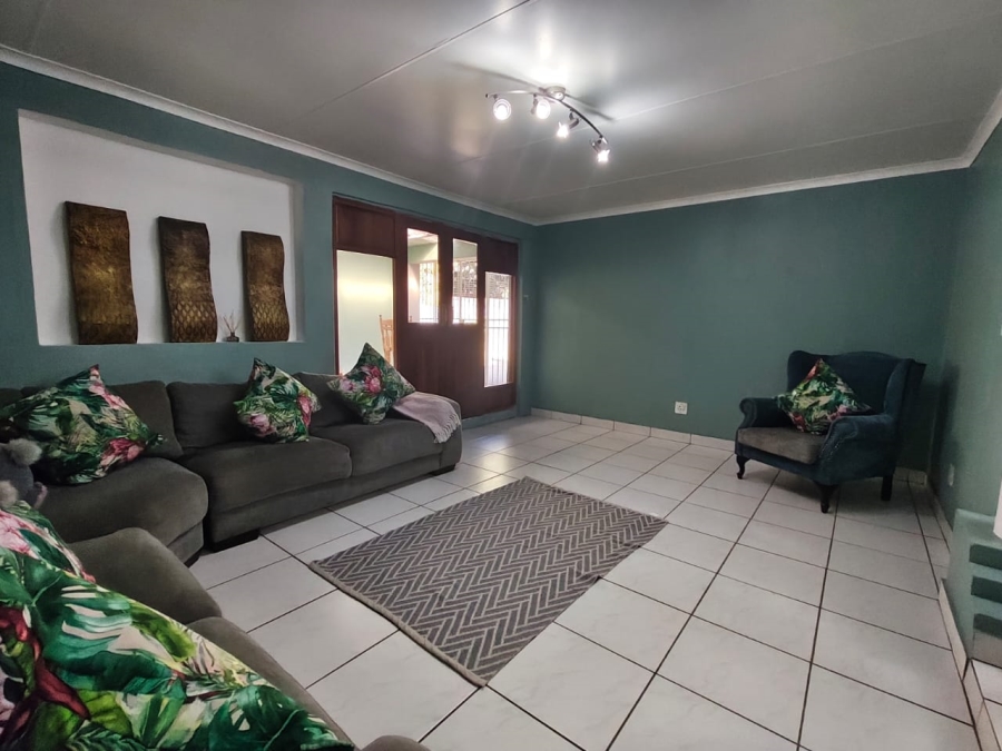 6 Bedroom Property for Sale in Brackenhurst Gauteng
