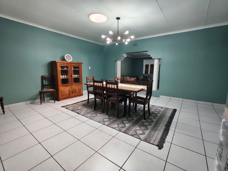 6 Bedroom Property for Sale in Brackenhurst Gauteng