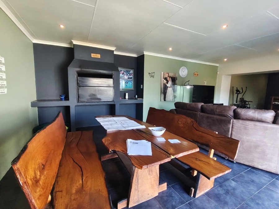 6 Bedroom Property for Sale in Brackenhurst Gauteng