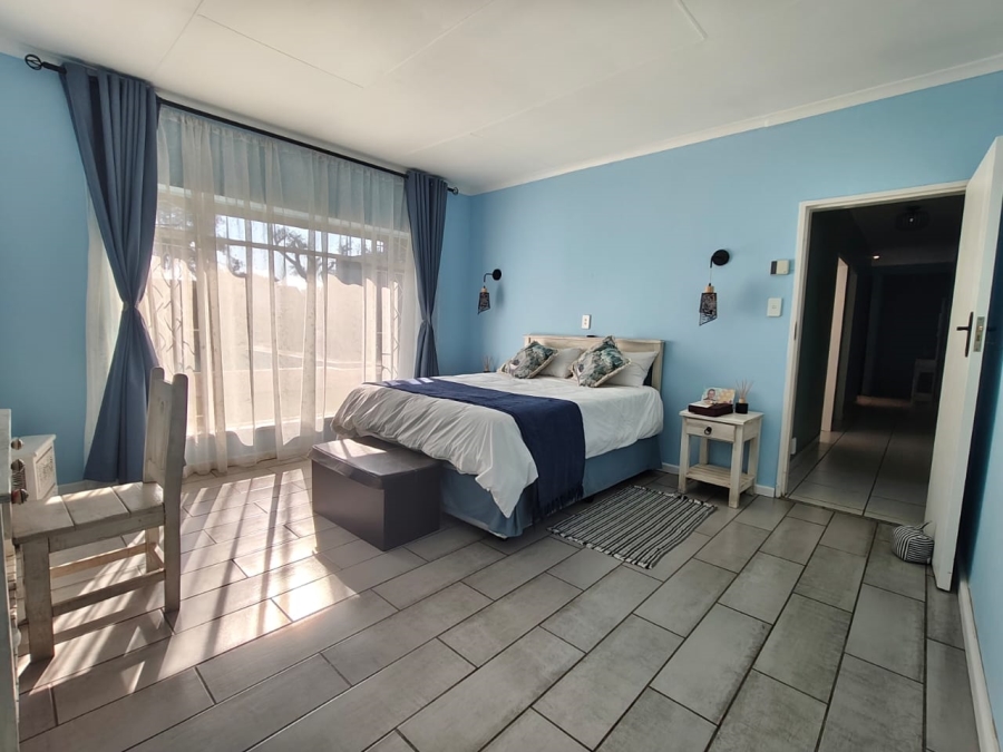 6 Bedroom Property for Sale in Brackenhurst Gauteng