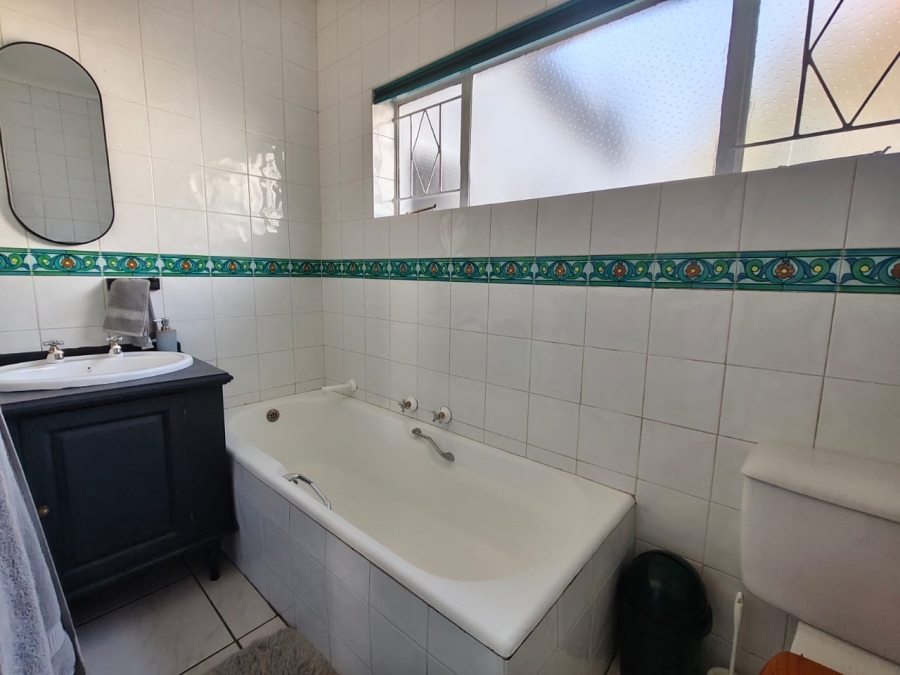6 Bedroom Property for Sale in Brackenhurst Gauteng