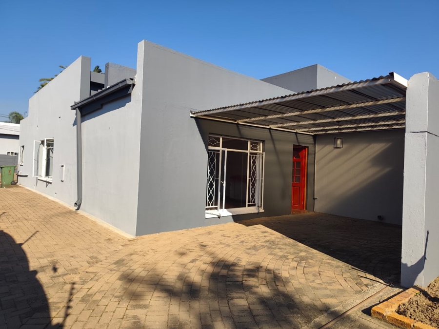 6 Bedroom Property for Sale in Brackenhurst Gauteng