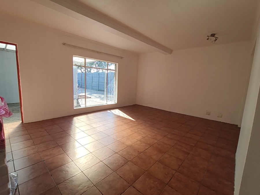 6 Bedroom Property for Sale in Brackenhurst Gauteng