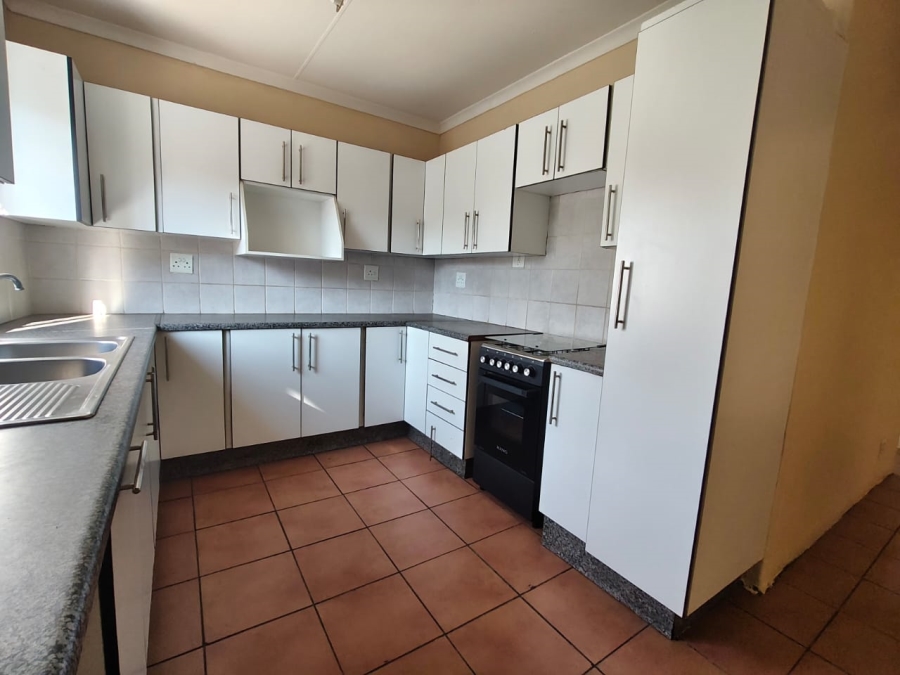 6 Bedroom Property for Sale in Brackenhurst Gauteng