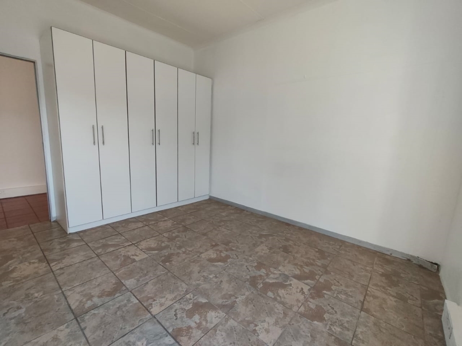 6 Bedroom Property for Sale in Brackenhurst Gauteng