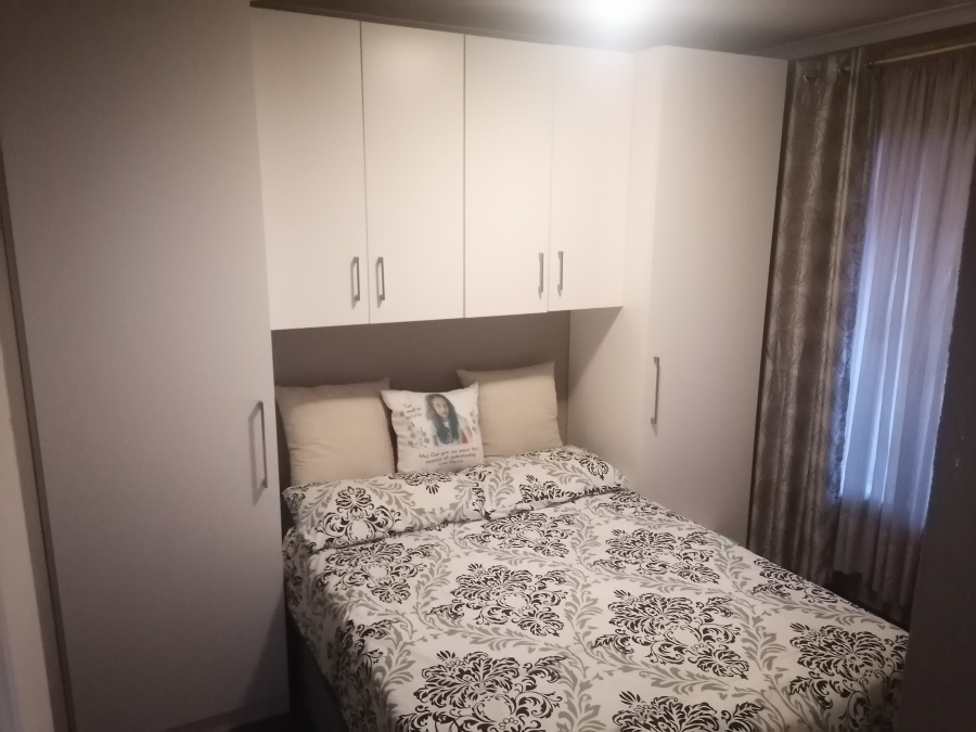 To Let 2 Bedroom Property for Rent in Helderkruin Gauteng