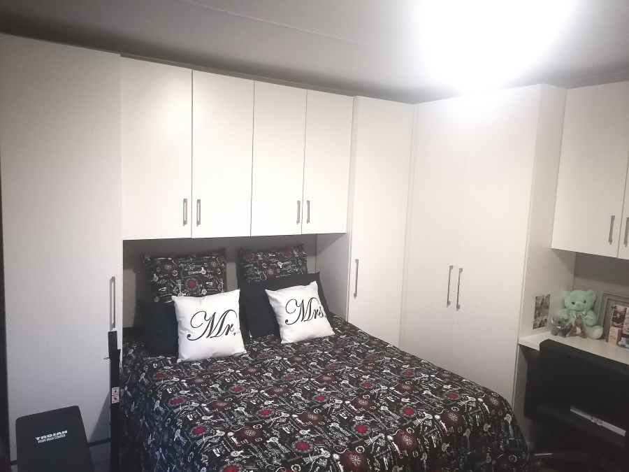 To Let 2 Bedroom Property for Rent in Helderkruin Gauteng