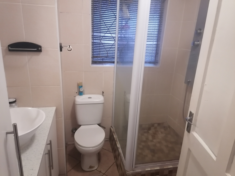 To Let 2 Bedroom Property for Rent in Helderkruin Gauteng