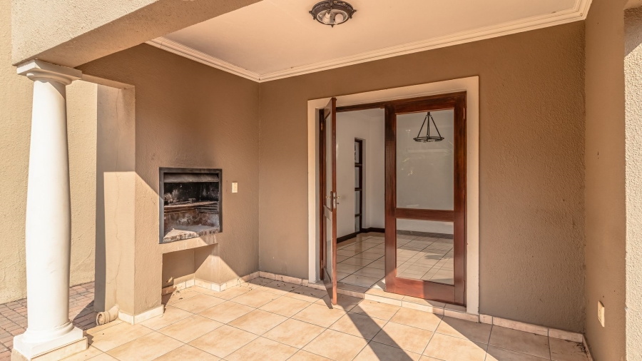 To Let 3 Bedroom Property for Rent in Douglasdale Gauteng
