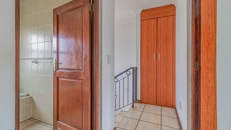 To Let 3 Bedroom Property for Rent in Douglasdale Gauteng