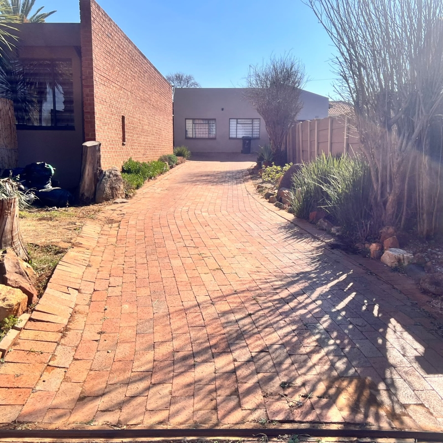 To Let 4 Bedroom Property for Rent in Kibler Park Gauteng