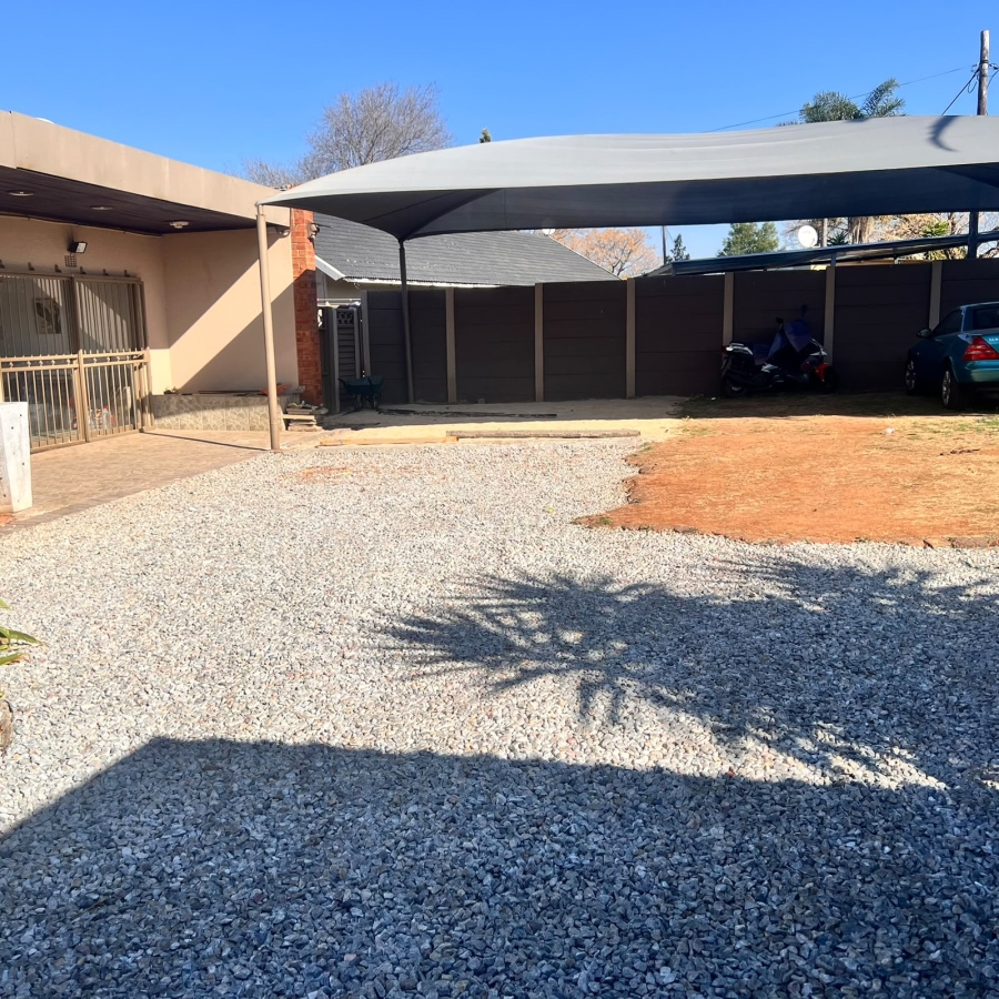 To Let 4 Bedroom Property for Rent in Kibler Park Gauteng