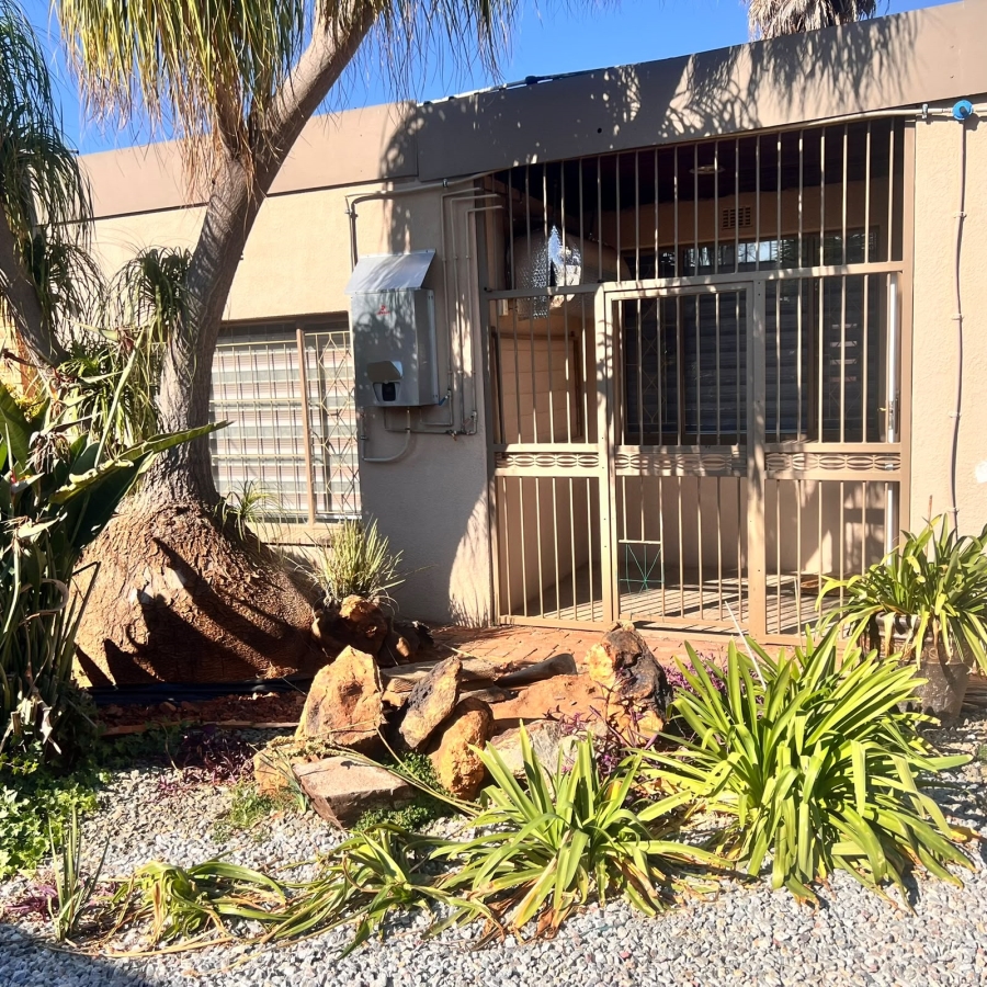 To Let 4 Bedroom Property for Rent in Kibler Park Gauteng