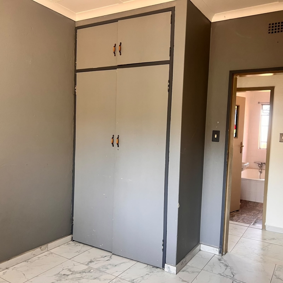 To Let 4 Bedroom Property for Rent in Kibler Park Gauteng