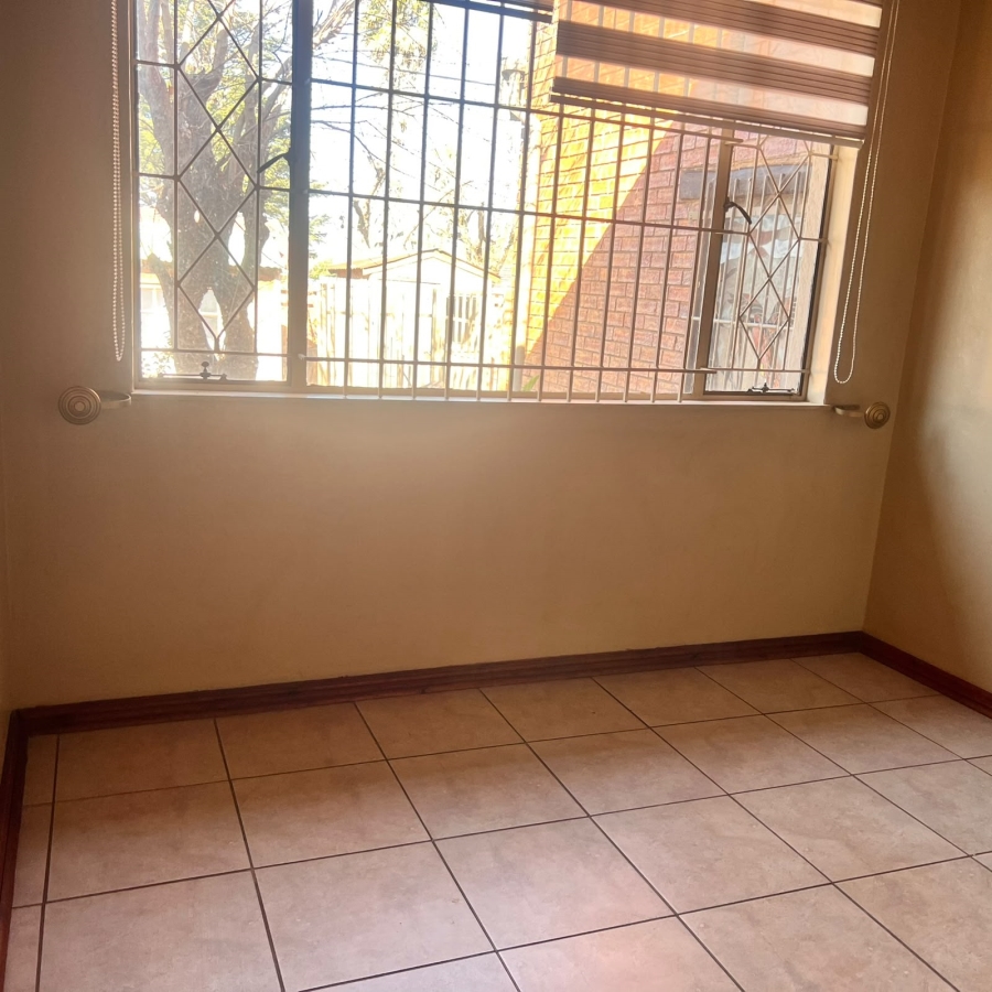 To Let 4 Bedroom Property for Rent in Kibler Park Gauteng