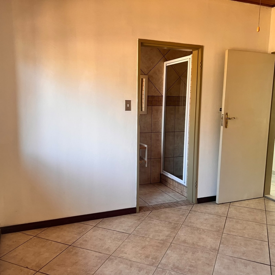 To Let 4 Bedroom Property for Rent in Kibler Park Gauteng