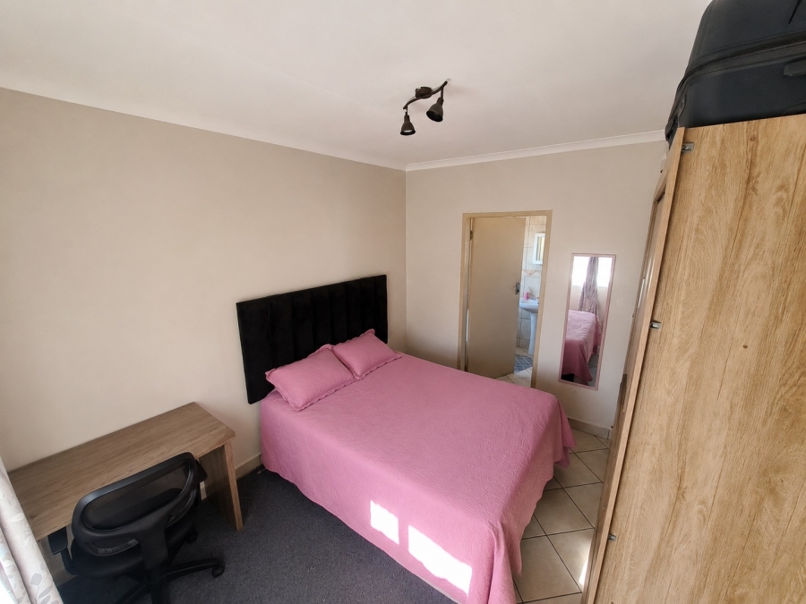 1 Bedroom Property for Sale in Vorna Valley Gauteng