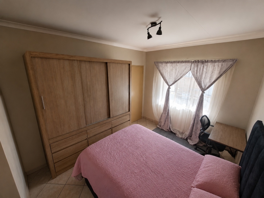 1 Bedroom Property for Sale in Vorna Valley Gauteng