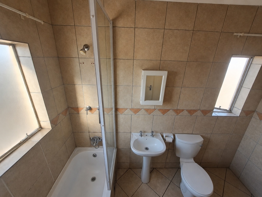 1 Bedroom Property for Sale in Vorna Valley Gauteng