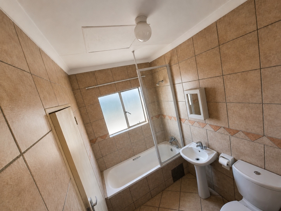 1 Bedroom Property for Sale in Vorna Valley Gauteng