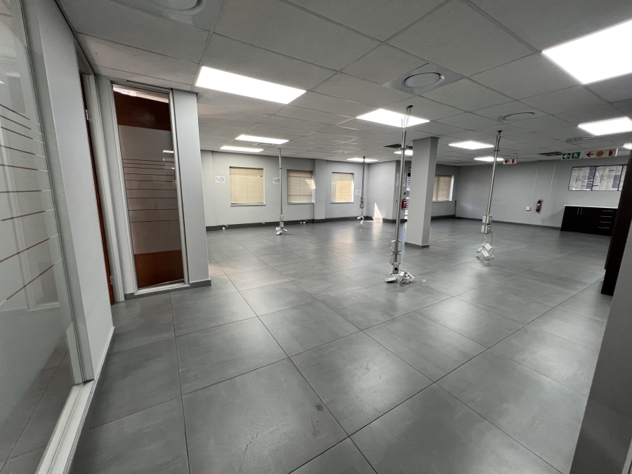 To Let Commercial Property for Rent in Vorna Valley Gauteng