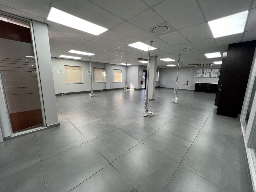 To Let Commercial Property for Rent in Vorna Valley Gauteng