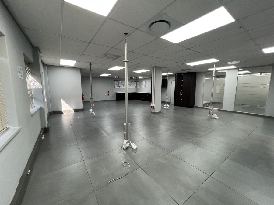 To Let Commercial Property for Rent in Vorna Valley Gauteng