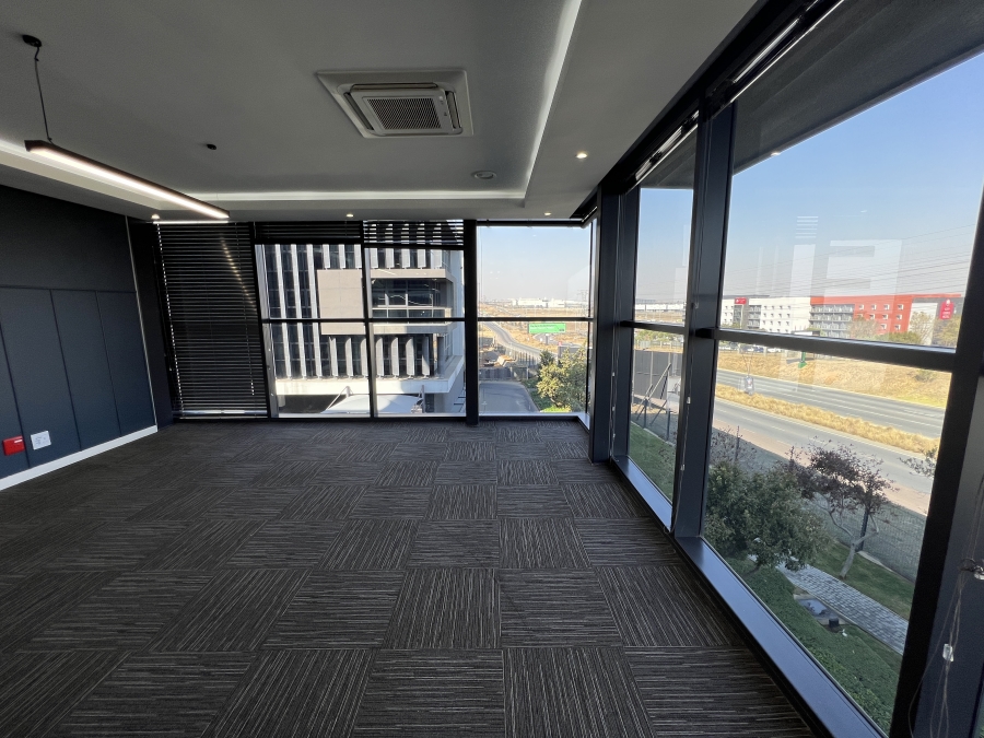 To Let Commercial Property for Rent in Vorna Valley Gauteng