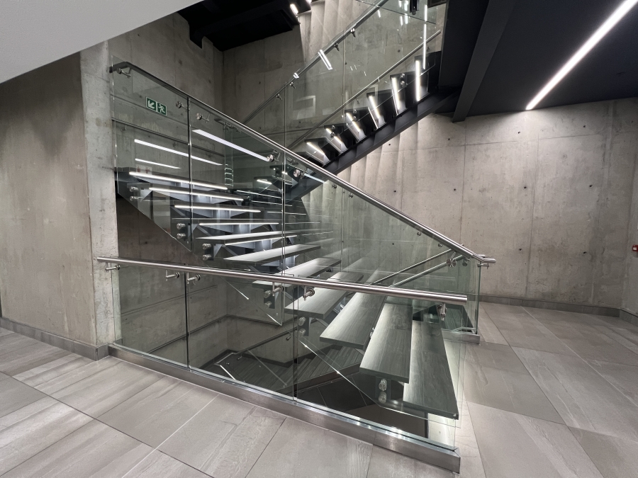 To Let Commercial Property for Rent in Vorna Valley Gauteng