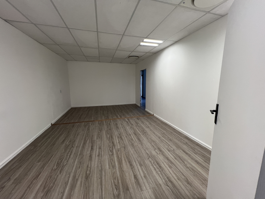 To Let Commercial Property for Rent in Vorna Valley Gauteng
