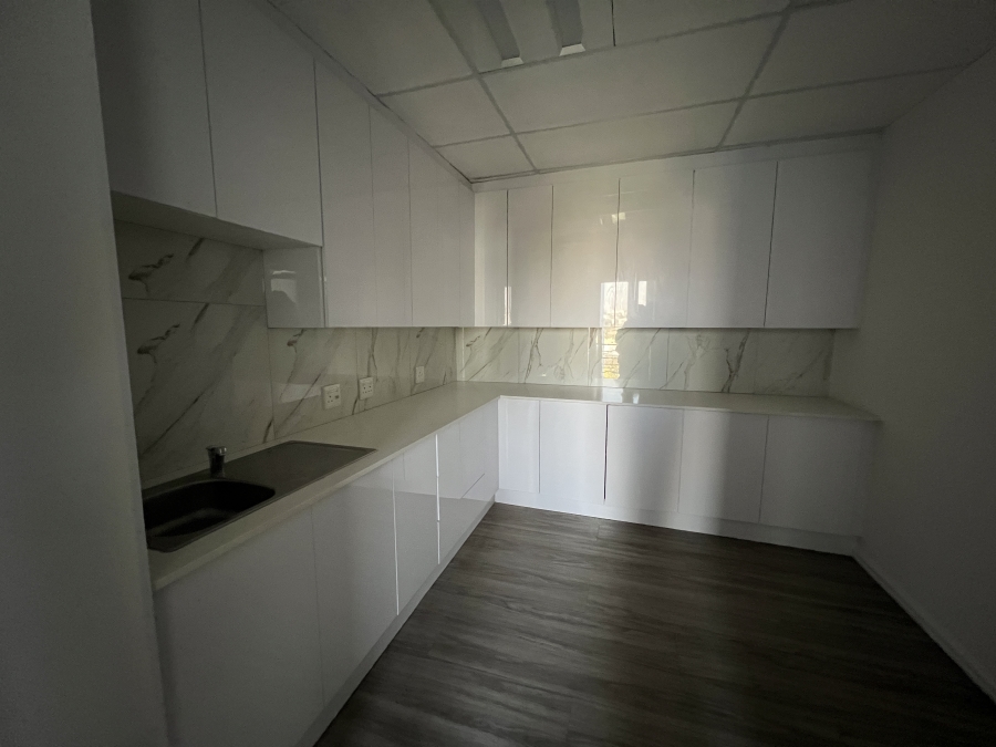 To Let Commercial Property for Rent in Vorna Valley Gauteng