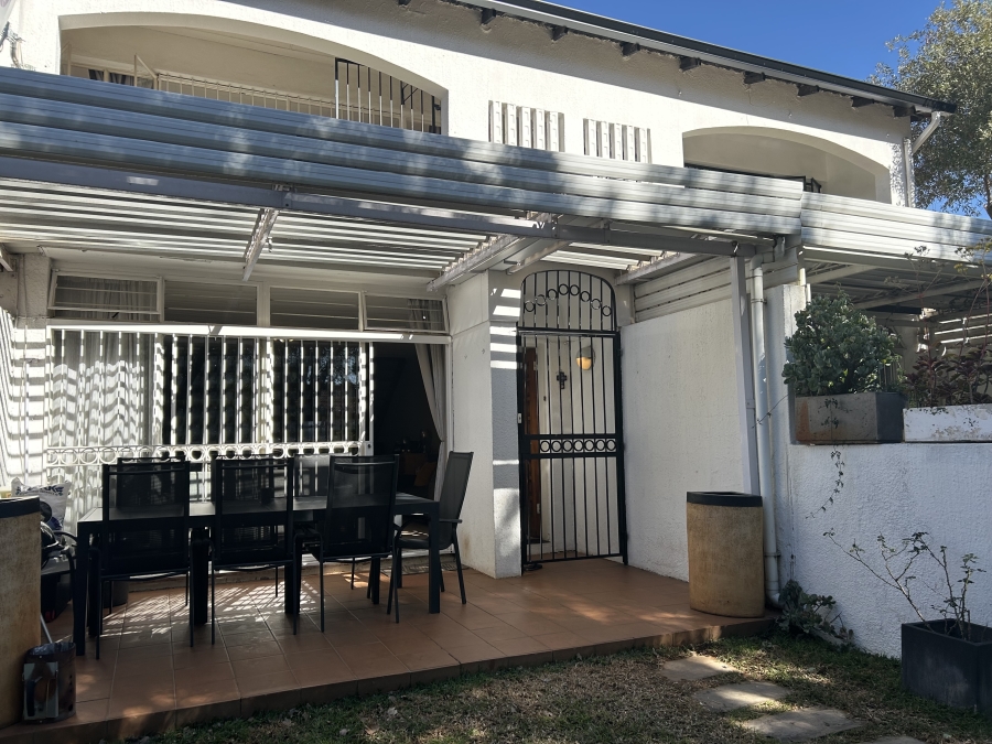 3 Bedroom Property for Sale in Faerie Glen Gauteng