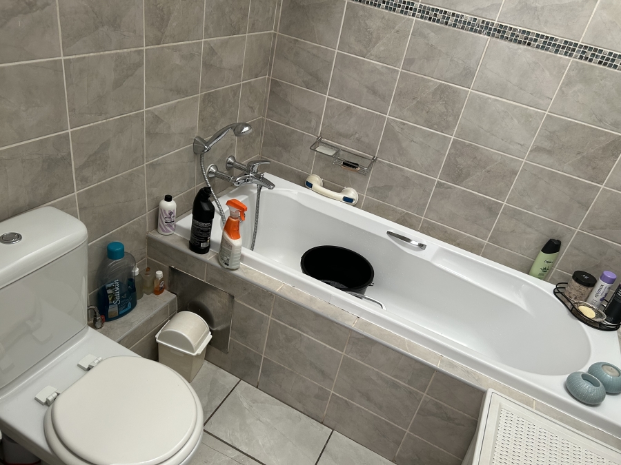 3 Bedroom Property for Sale in Faerie Glen Gauteng