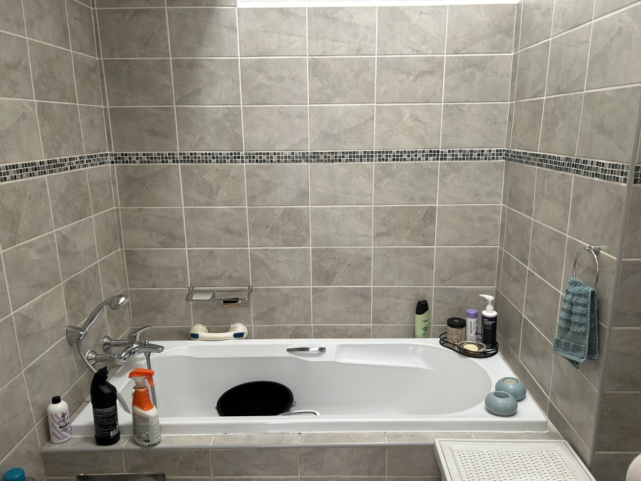 3 Bedroom Property for Sale in Faerie Glen Gauteng