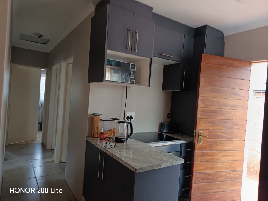 3 Bedroom Property for Sale in Clayville Gauteng